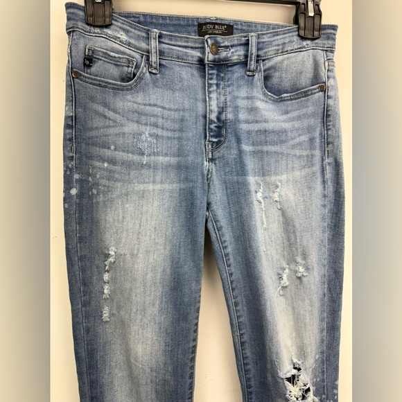 Judy Blue size 11/30 Women’s Blue Distressed Denim Mid Rise Relaxed Fit Jeans - Picture 2 of 9